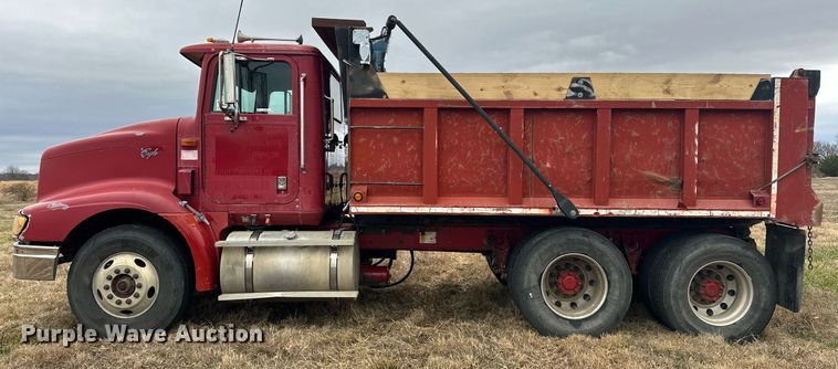 image for item EJ5264 1997 International 9200  dump truck