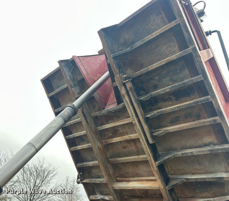 image for item EJ5264 1997 International 9200  dump truck