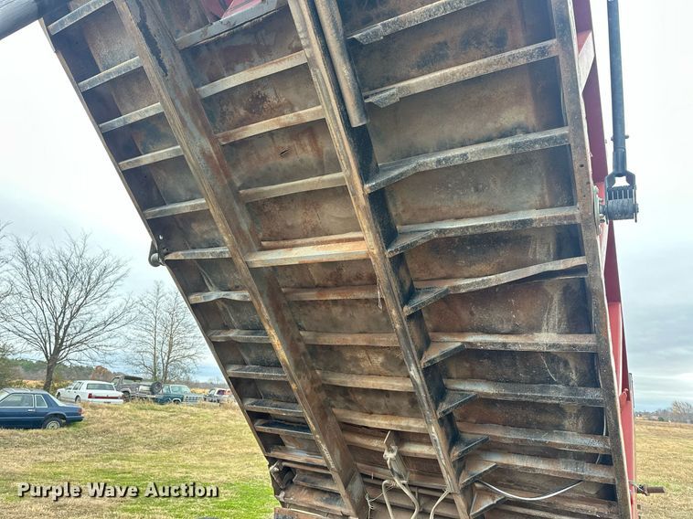 image for item EJ5264 1997 International 9200  dump truck