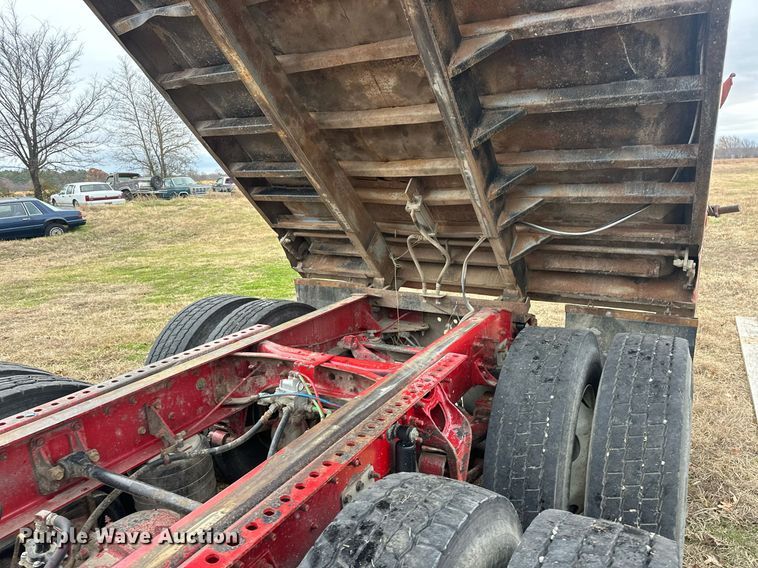 image for item EJ5264 1997 International 9200  dump truck