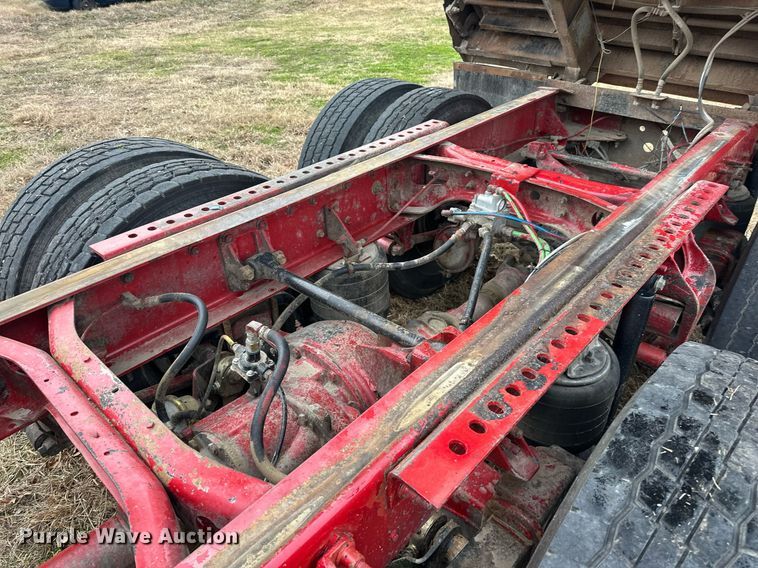 image for item EJ5264 1997 International 9200  dump truck