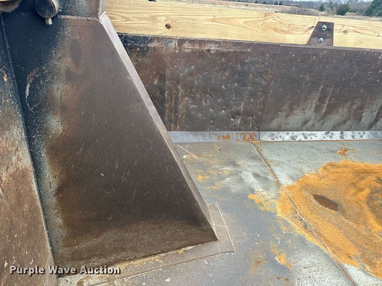 image for item EJ5264 1997 International 9200  dump truck