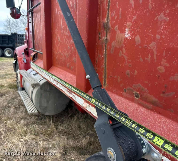 image for item EJ5264 1997 International 9200  dump truck