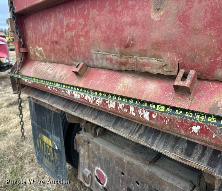 image for item EJ5264 1997 International 9200  dump truck