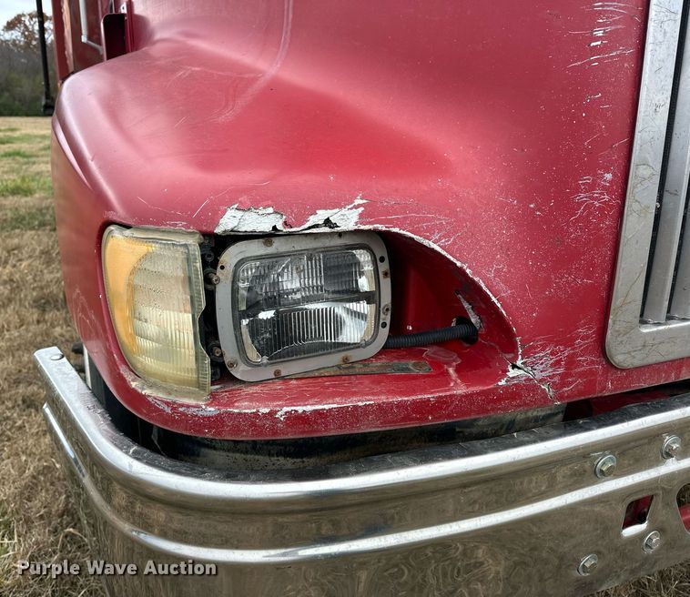 image for item EJ5264 1997 International 9200  dump truck