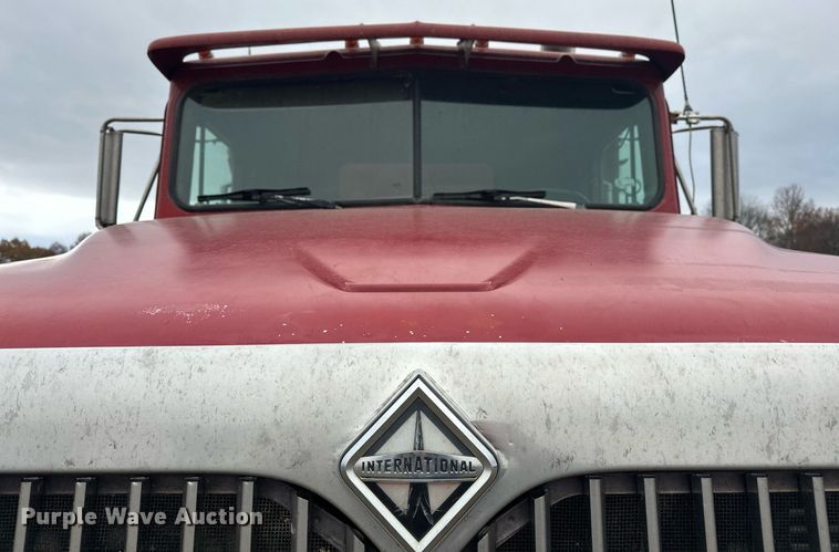 image for item EJ5264 1997 International 9200  dump truck