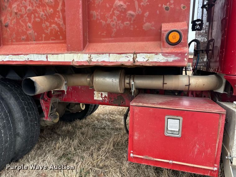 image for item EJ5264 1997 International 9200  dump truck