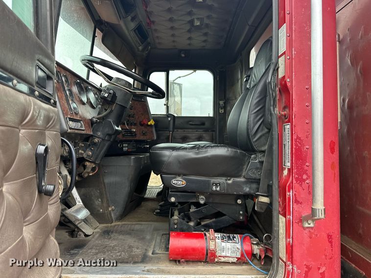 image for item EJ5264 1997 International 9200  dump truck