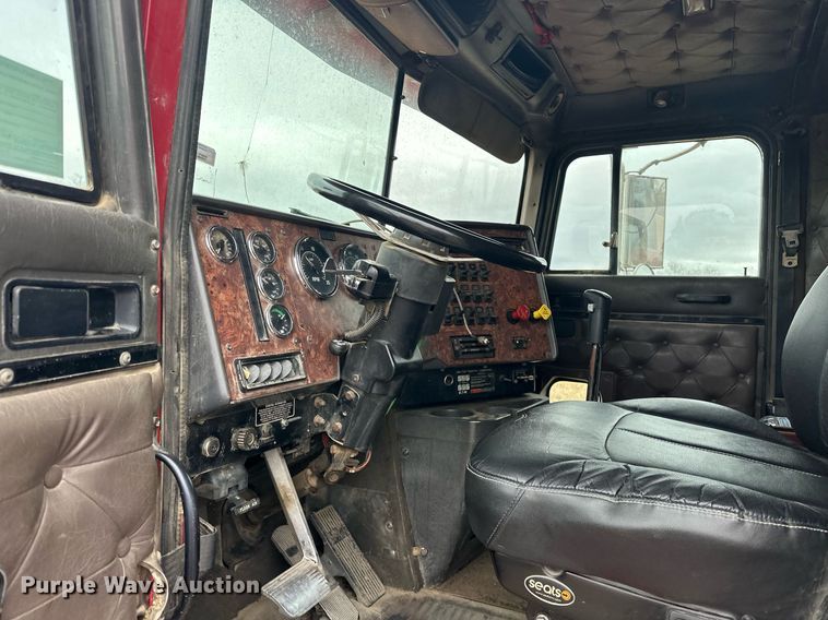 image for item EJ5264 1997 International 9200  dump truck