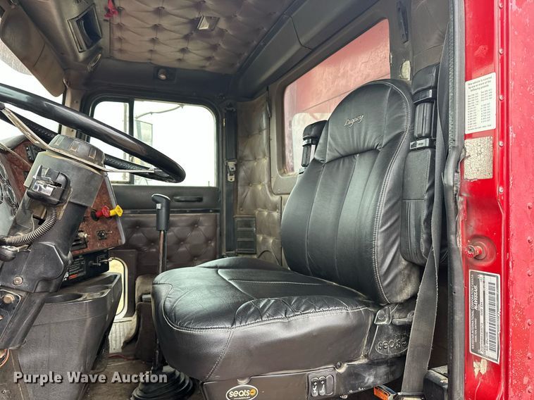 image for item EJ5264 1997 International 9200  dump truck