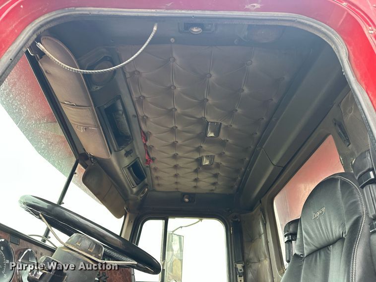 image for item EJ5264 1997 International 9200  dump truck