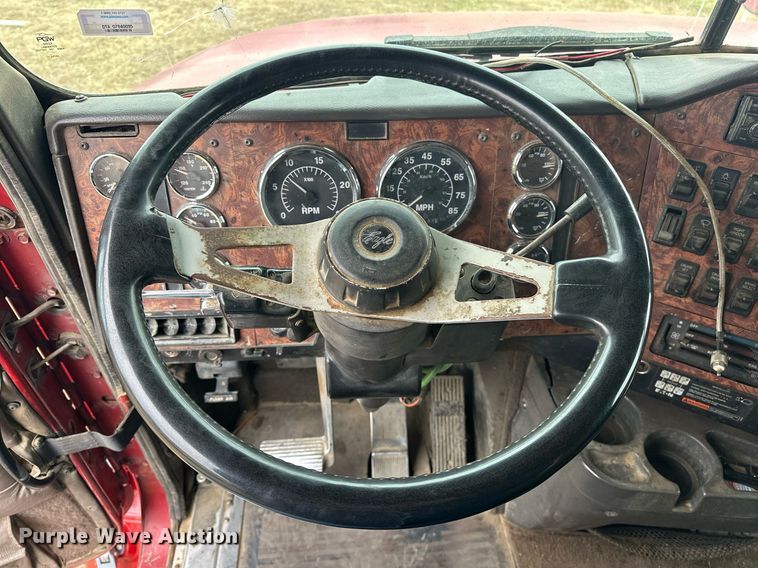 image for item EJ5264 1997 International 9200  dump truck