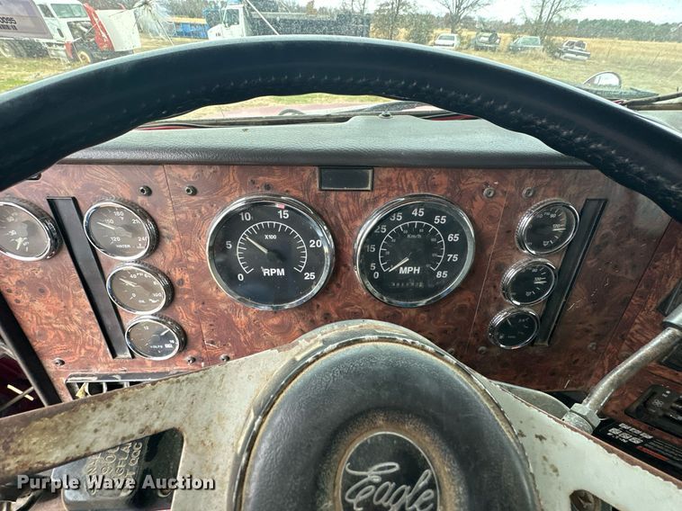 image for item EJ5264 1997 International 9200  dump truck