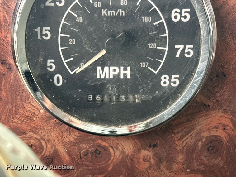 image for item EJ5264 1997 International 9200  dump truck