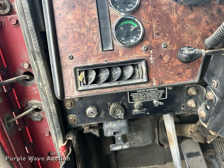 image for item EJ5264 1997 International 9200  dump truck