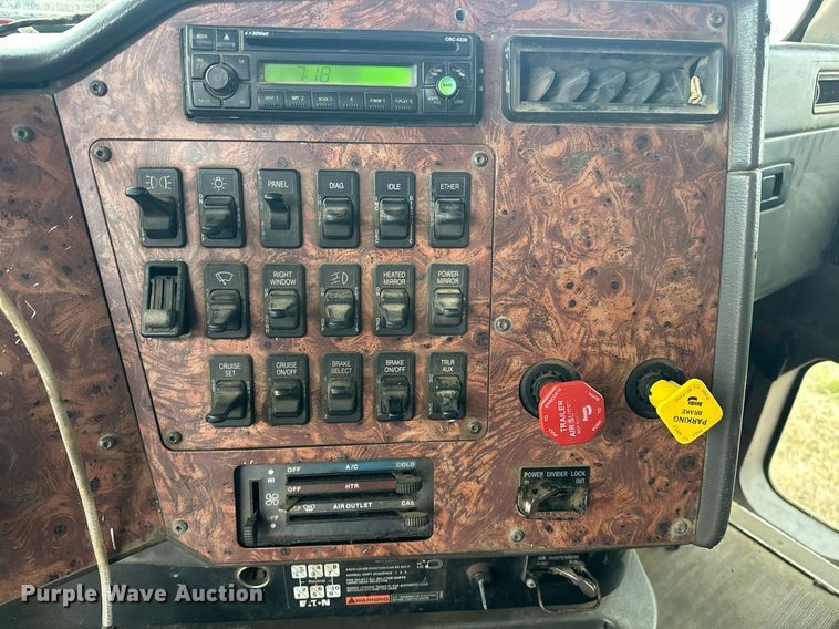 image for item EJ5264 1997 International 9200  dump truck