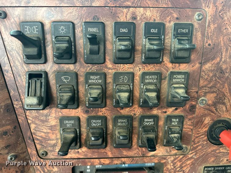 image for item EJ5264 1997 International 9200  dump truck