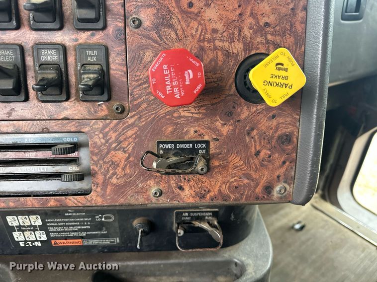 image for item EJ5264 1997 International 9200  dump truck