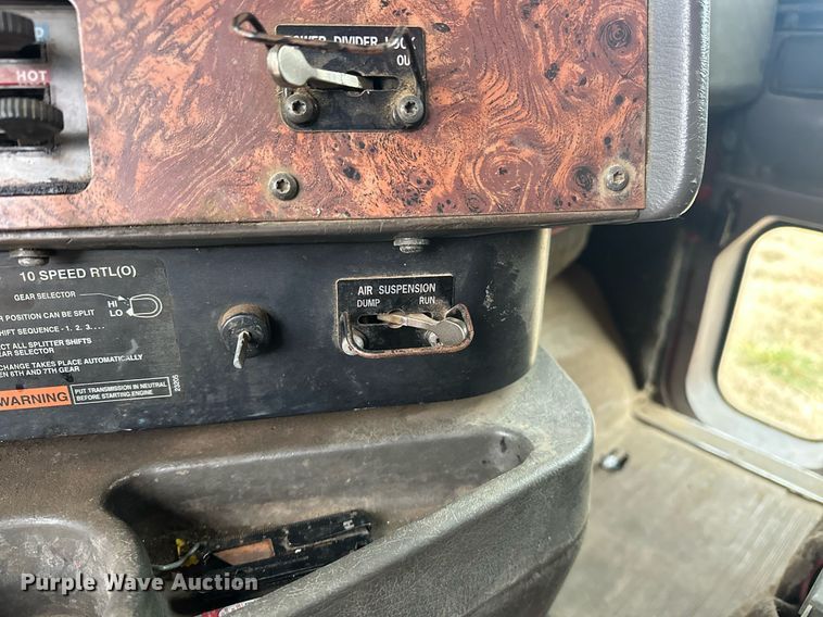 image for item EJ5264 1997 International 9200  dump truck