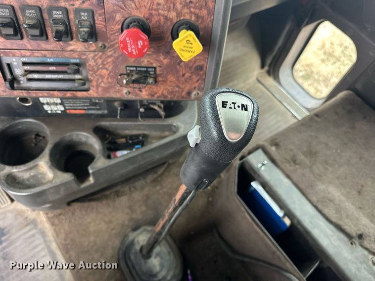 image for item EJ5264 1997 International 9200  dump truck