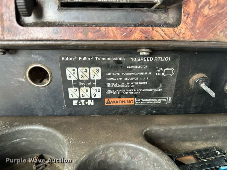 image for item EJ5264 1997 International 9200  dump truck