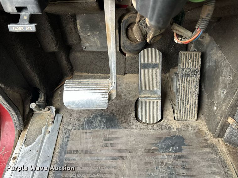 image for item EJ5264 1997 International 9200  dump truck