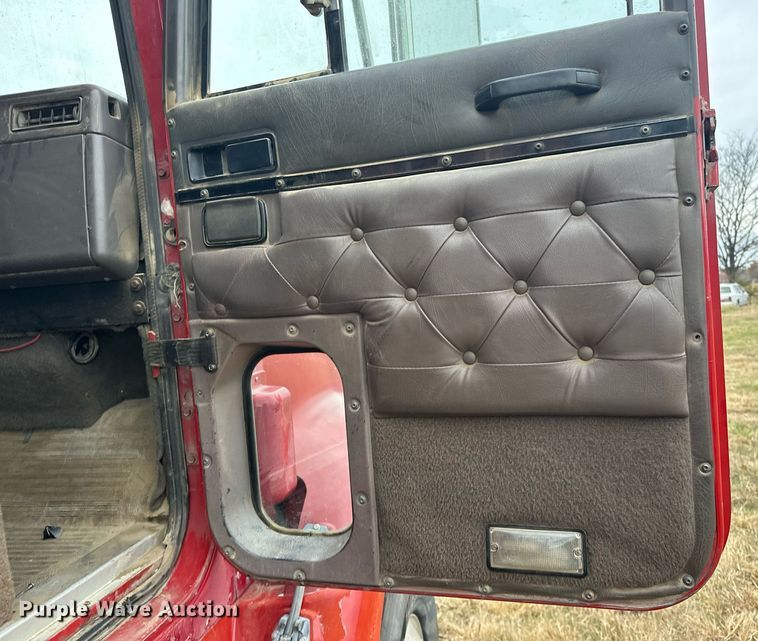 image for item EJ5264 1997 International 9200  dump truck