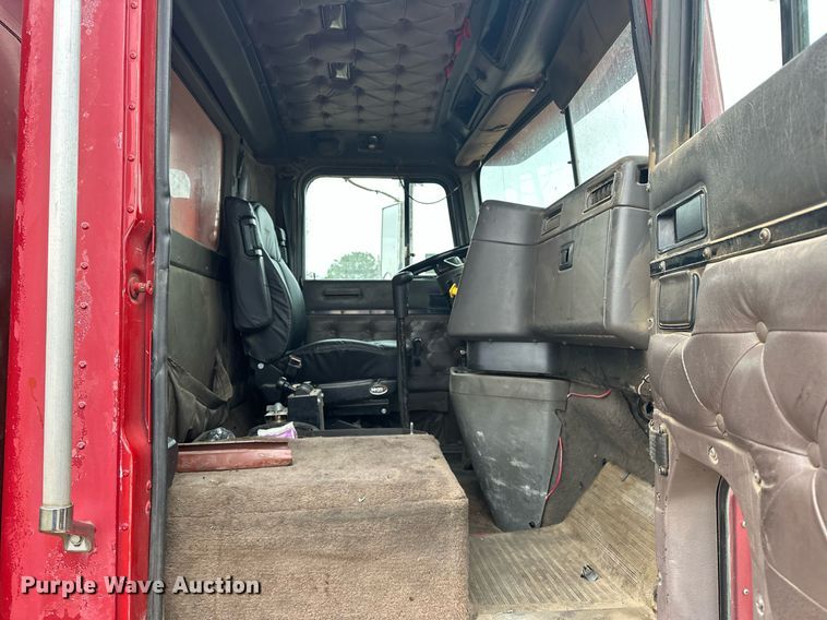 image for item EJ5264 1997 International 9200  dump truck