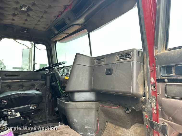 image for item EJ5264 1997 International 9200  dump truck