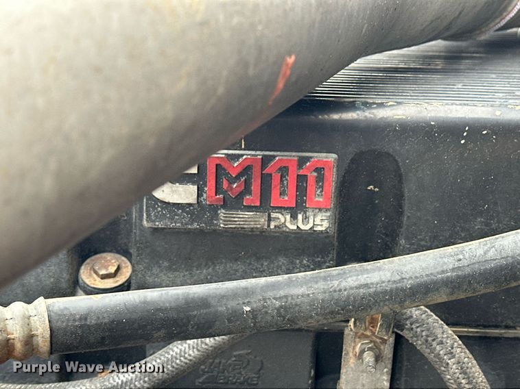 image for item EJ5264 1997 International 9200  dump truck