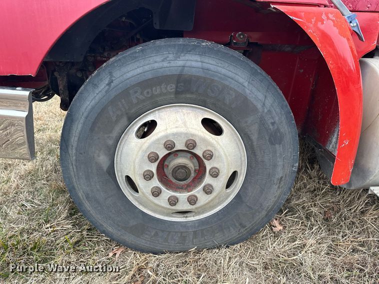 image for item EJ5264 1997 International 9200  dump truck