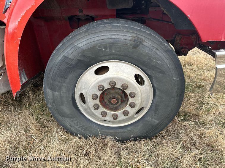 image for item EJ5264 1997 International 9200  dump truck