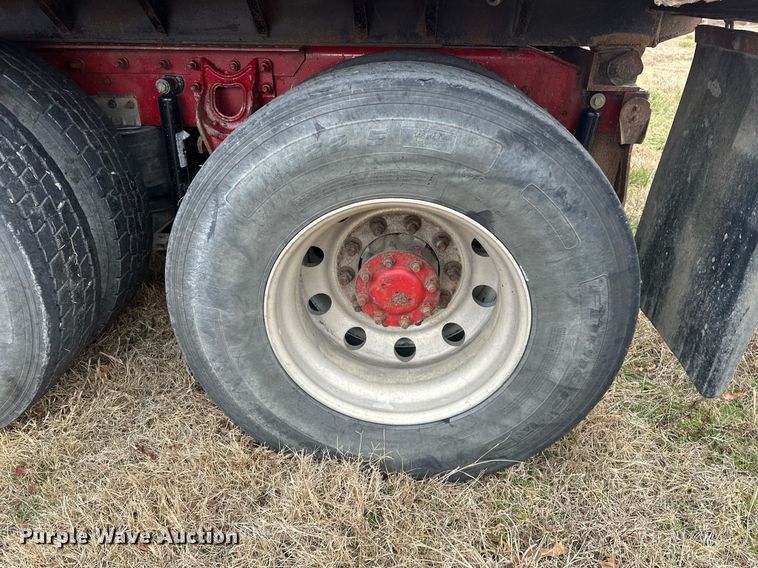 image for item EJ5264 1997 International 9200  dump truck