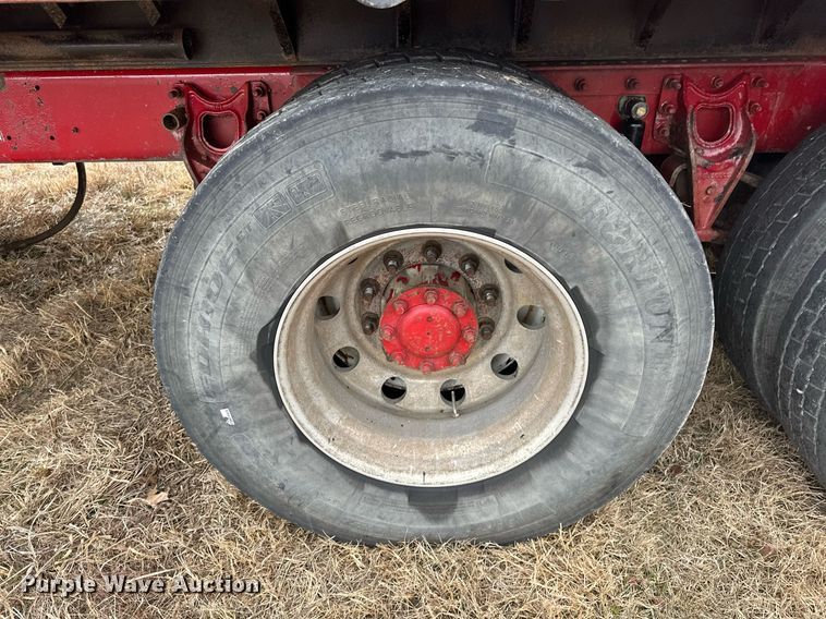 image for item EJ5264 1997 International 9200  dump truck