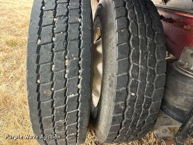 image for item EJ5264 1997 International 9200  dump truck