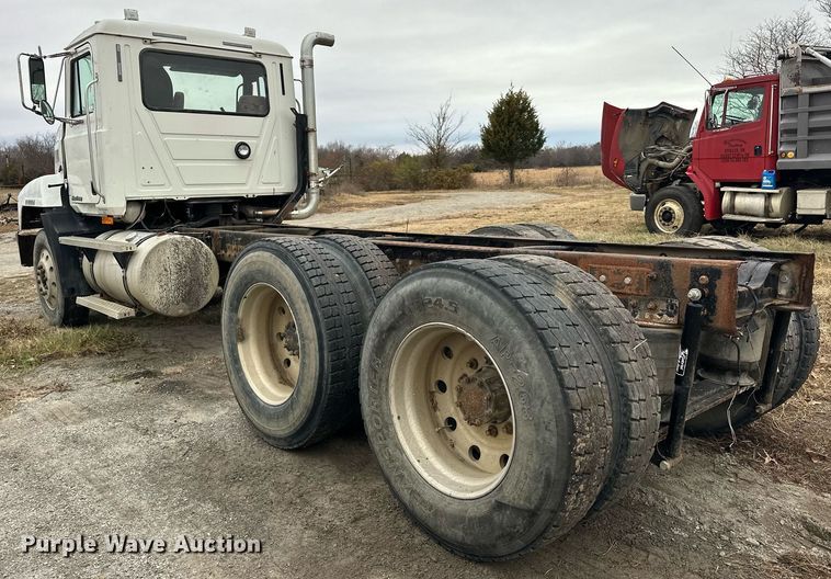 image for item EJ5265 1998 Mack CH613 truck cab and chassis