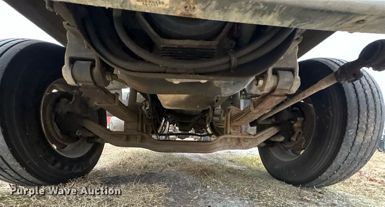 image for item EJ5265 1998 Mack CH613 truck cab and chassis