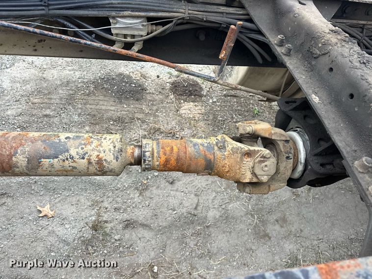 image for item EJ5265 1998 Mack CH613 truck cab and chassis