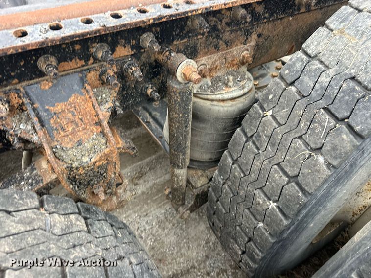 image for item EJ5265 1998 Mack CH613 truck cab and chassis