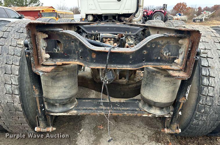 image for item EJ5265 1998 Mack CH613 truck cab and chassis