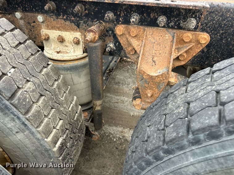 image for item EJ5265 1998 Mack CH613 truck cab and chassis