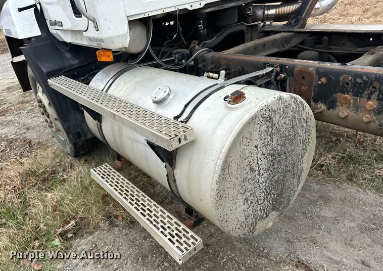 image for item EJ5265 1998 Mack CH613 truck cab and chassis