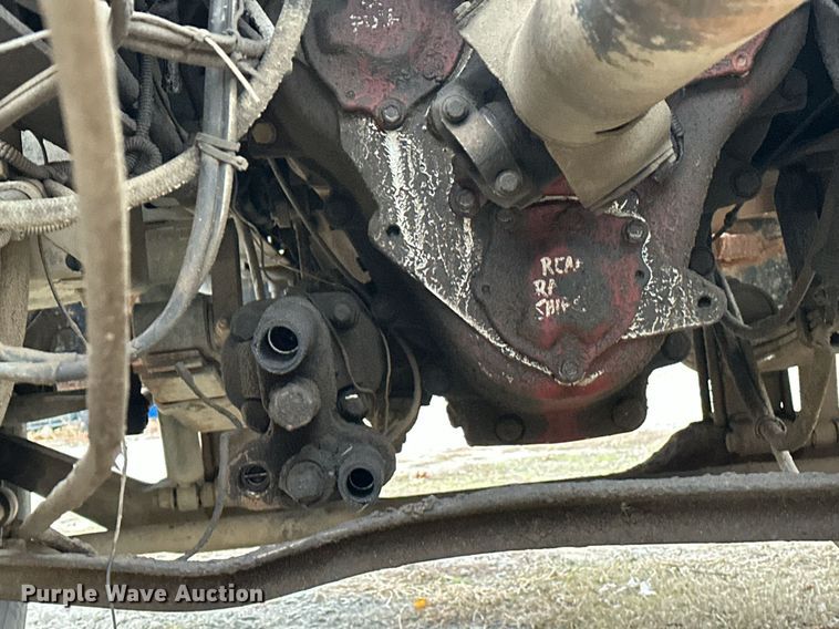 image for item EJ5265 1998 Mack CH613 truck cab and chassis