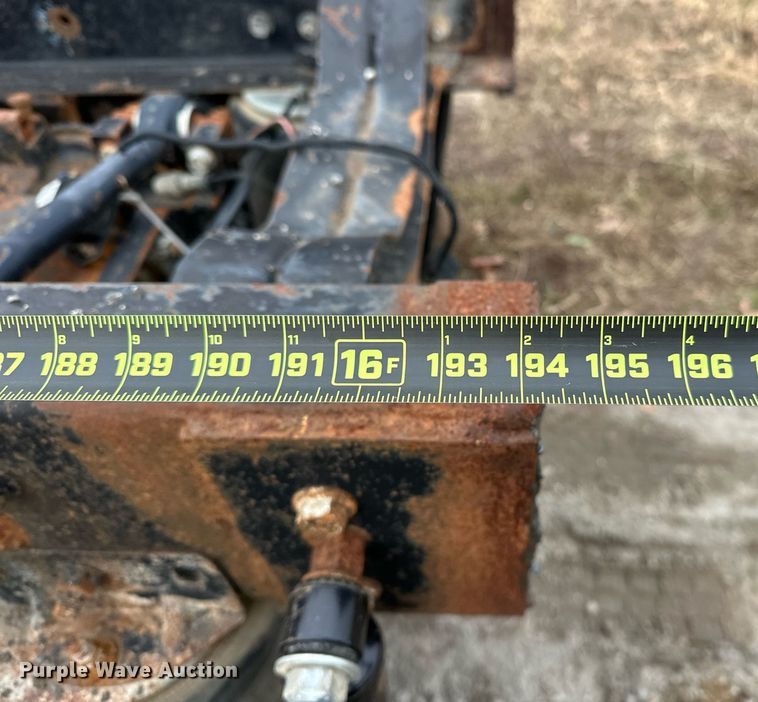 image for item EJ5265 1998 Mack CH613 truck cab and chassis