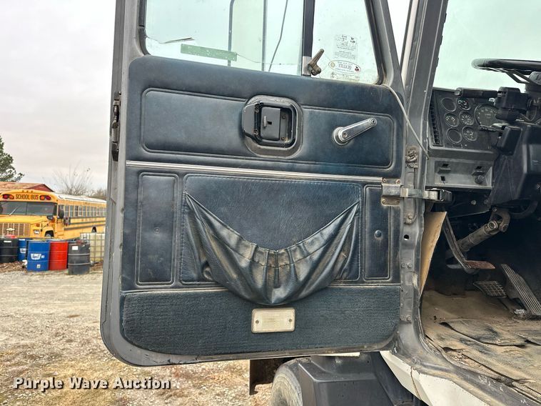 image for item EJ5265 1998 Mack CH613 truck cab and chassis