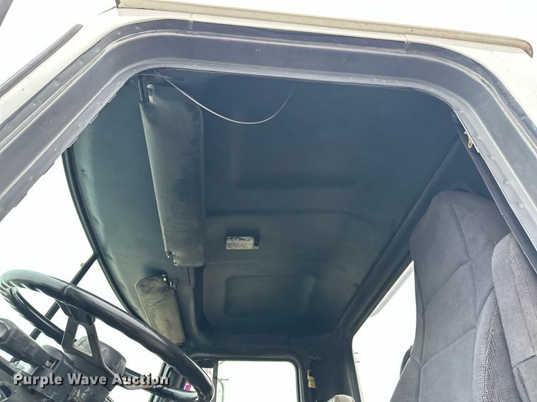 image for item EJ5265 1998 Mack CH613 truck cab and chassis