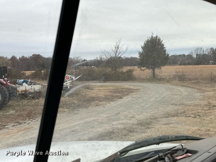 image for item EJ5265 1998 Mack CH613 truck cab and chassis