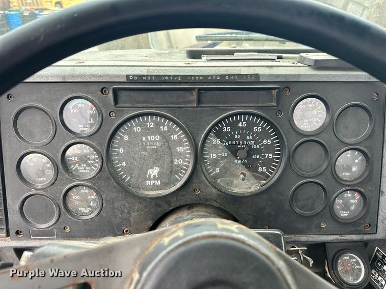 image for item EJ5265 1998 Mack CH613 truck cab and chassis