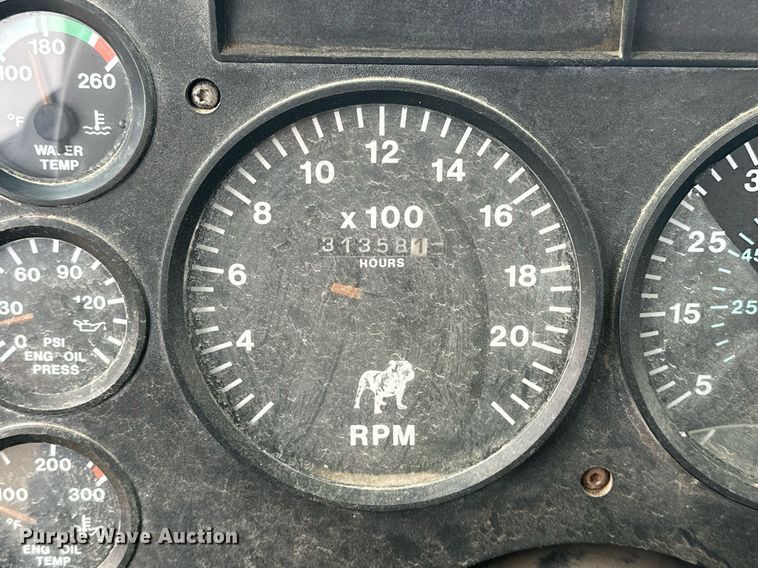 image for item EJ5265 1998 Mack CH613 truck cab and chassis