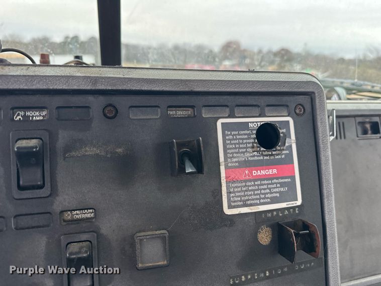 image for item EJ5265 1998 Mack CH613 truck cab and chassis